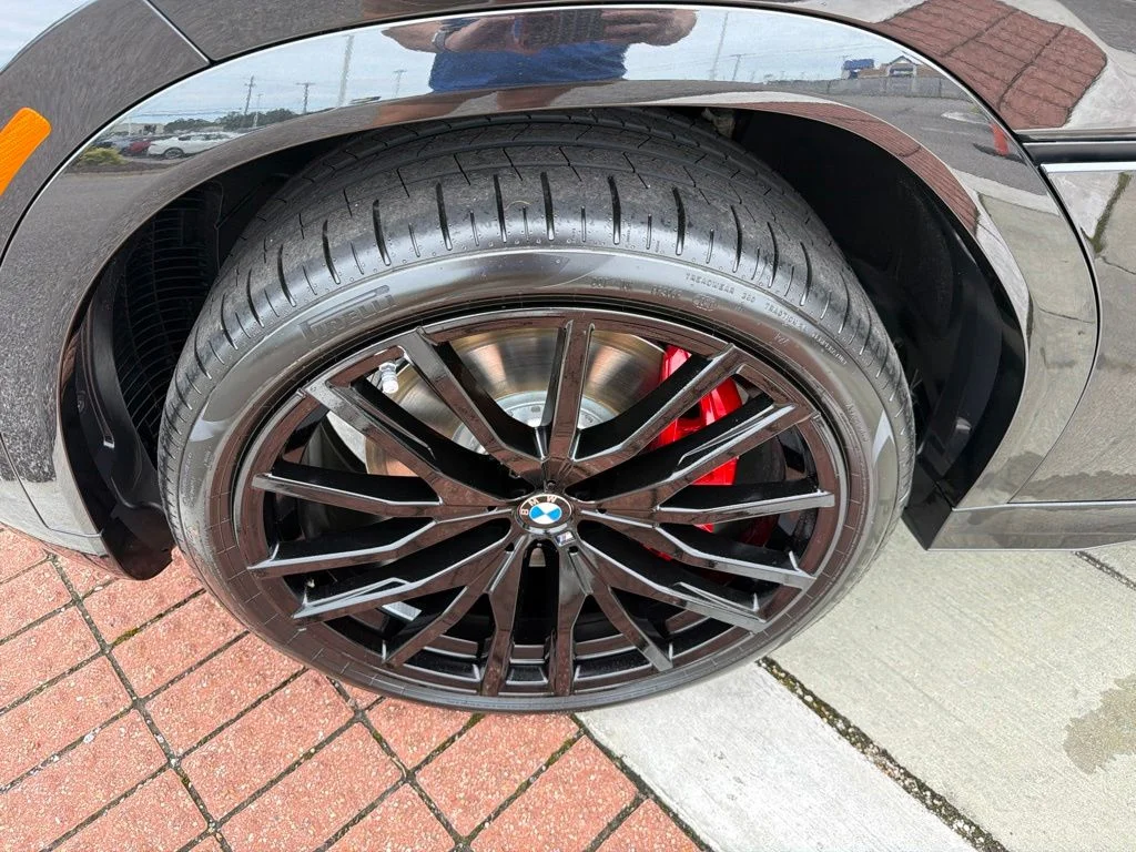 New 2027 Black Sapphire Metallic BMW M60i image 9