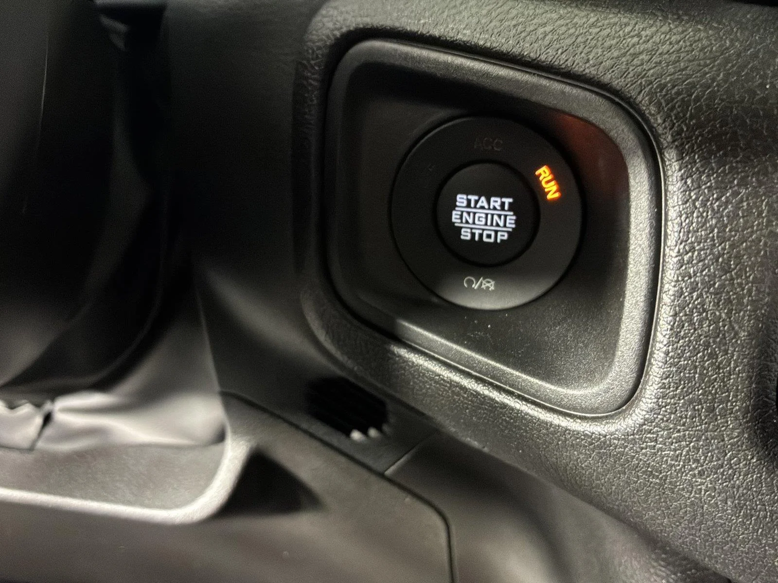Used 2025 Black Clearcoat Jeep Sport S image 28
