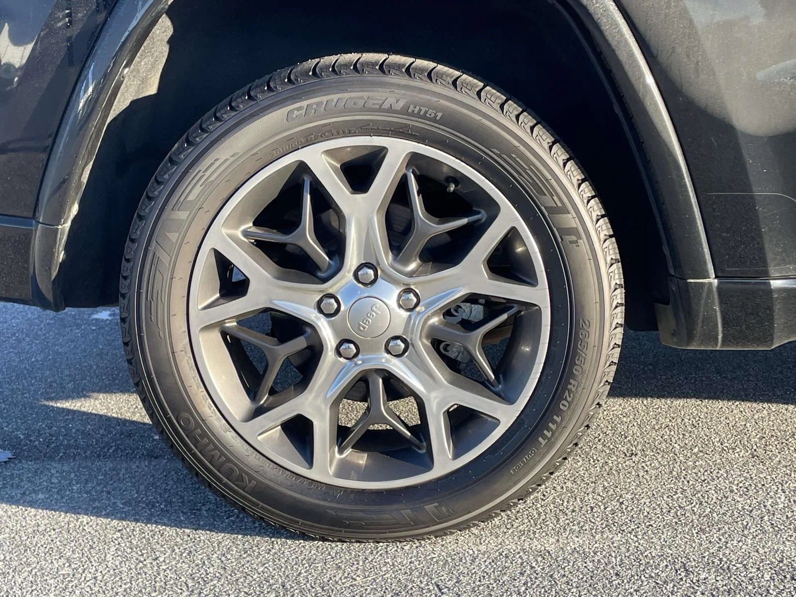 Used 2020 Diamond Black Crystal Pearlcoat Jeep Overland image 32