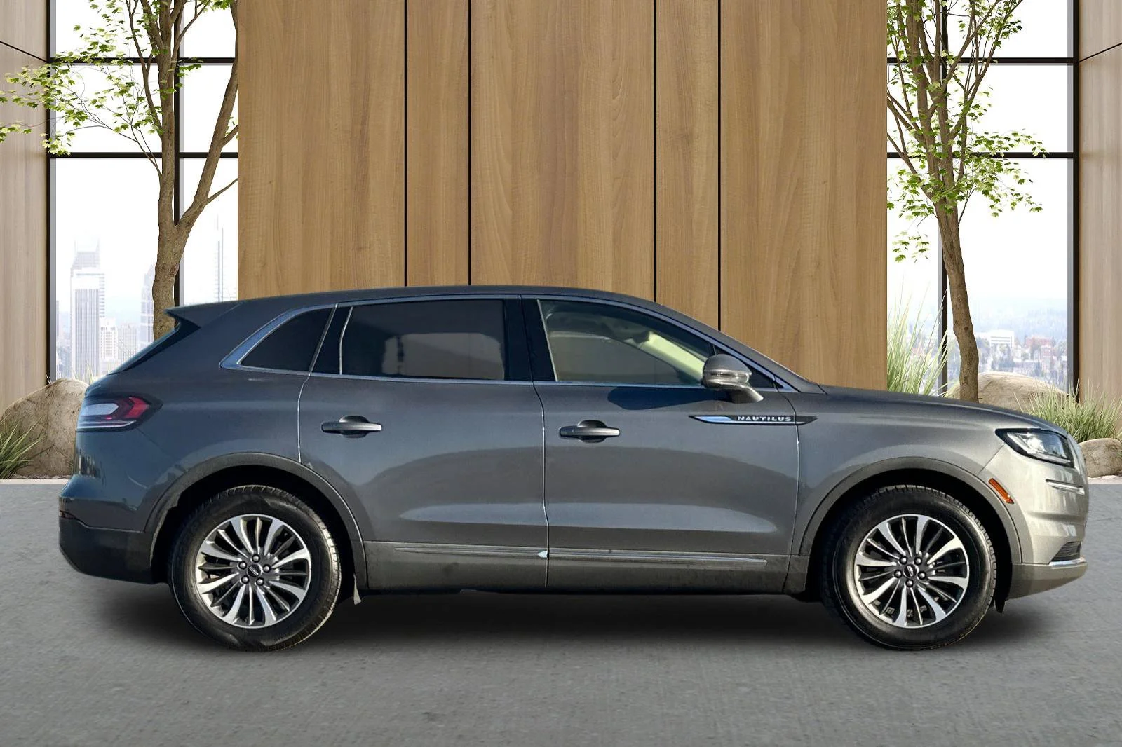 Used 2021 Gray Lincoln Reserve image 3