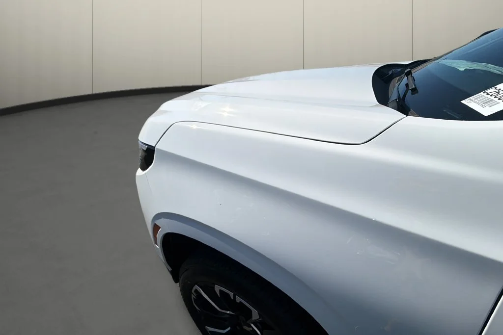 New 2026 Summit White Chevrolet LT image 10
