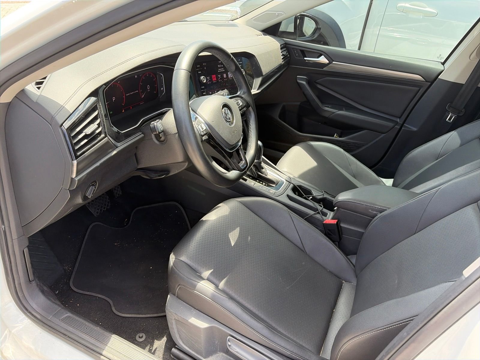 Certified Used 2019 Pure White Volkswagen SEL image 5