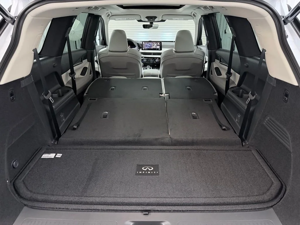 New 2027 RADIANT WHITE INFINITI Luxe FWD image 38