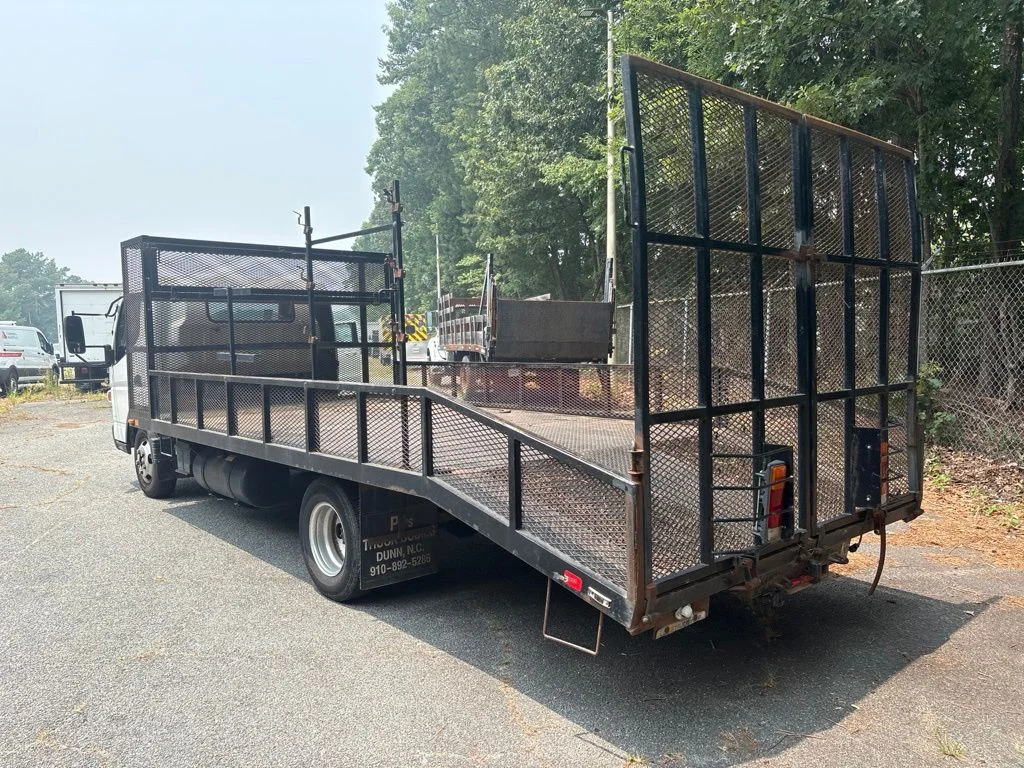 Used 2015  Mitsubishi FUSO image 2