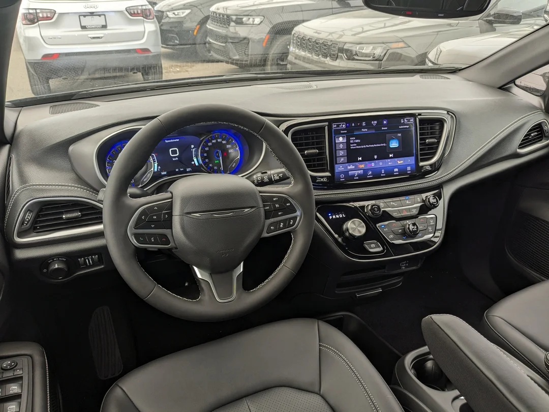 New 2027 Black Chrysler Select - - FWD - Stow n Go Seating - Adaptive Cruise - Blind-Spot - Apple CarPlay & More! image 23