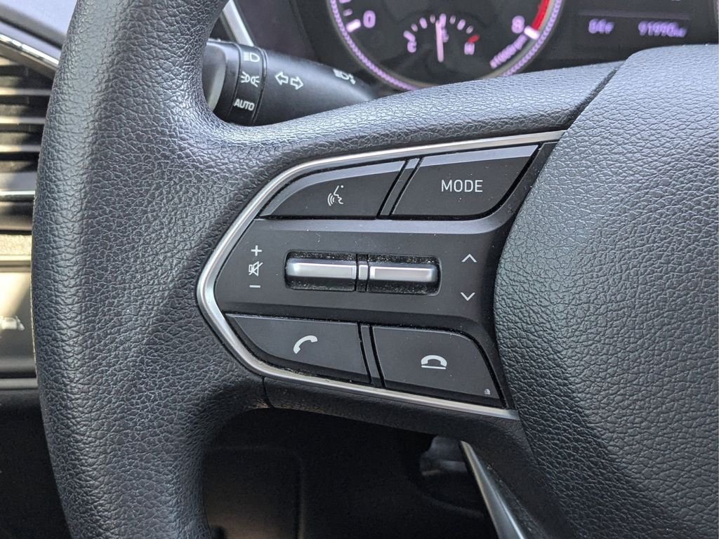 Used 2020 Green Hyundai SE image 22