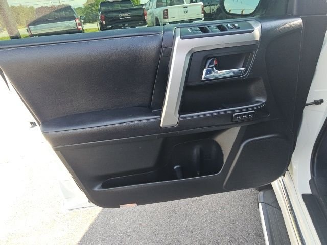 Used 2017 White Toyota  image 18