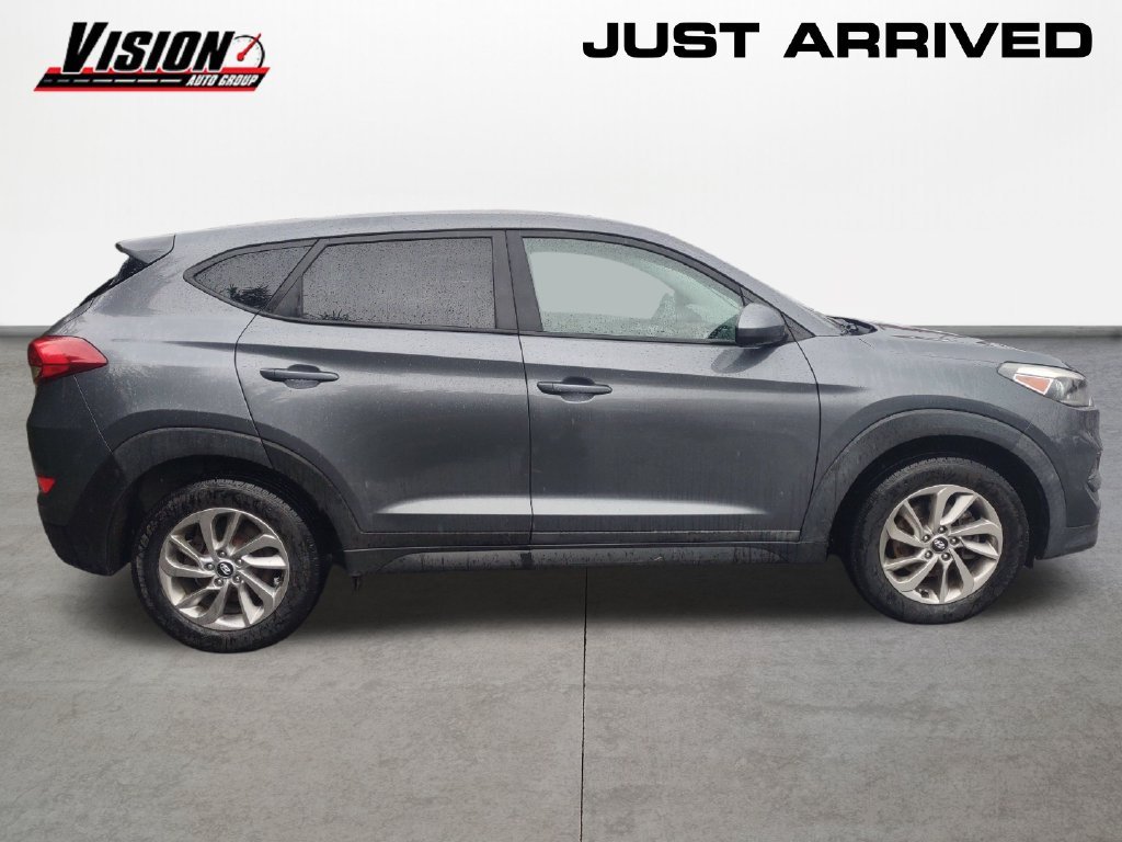 Used 2018 Gray Hyundai SE image 6