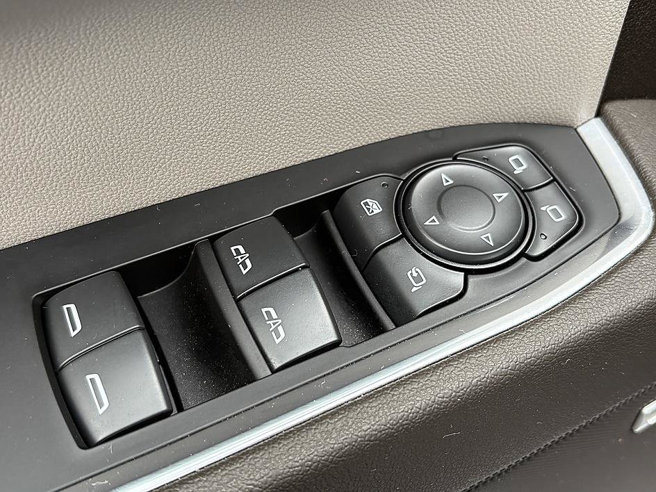 Used 2023 Iridescent Pearl Tricoat Chevrolet LTZ image 17