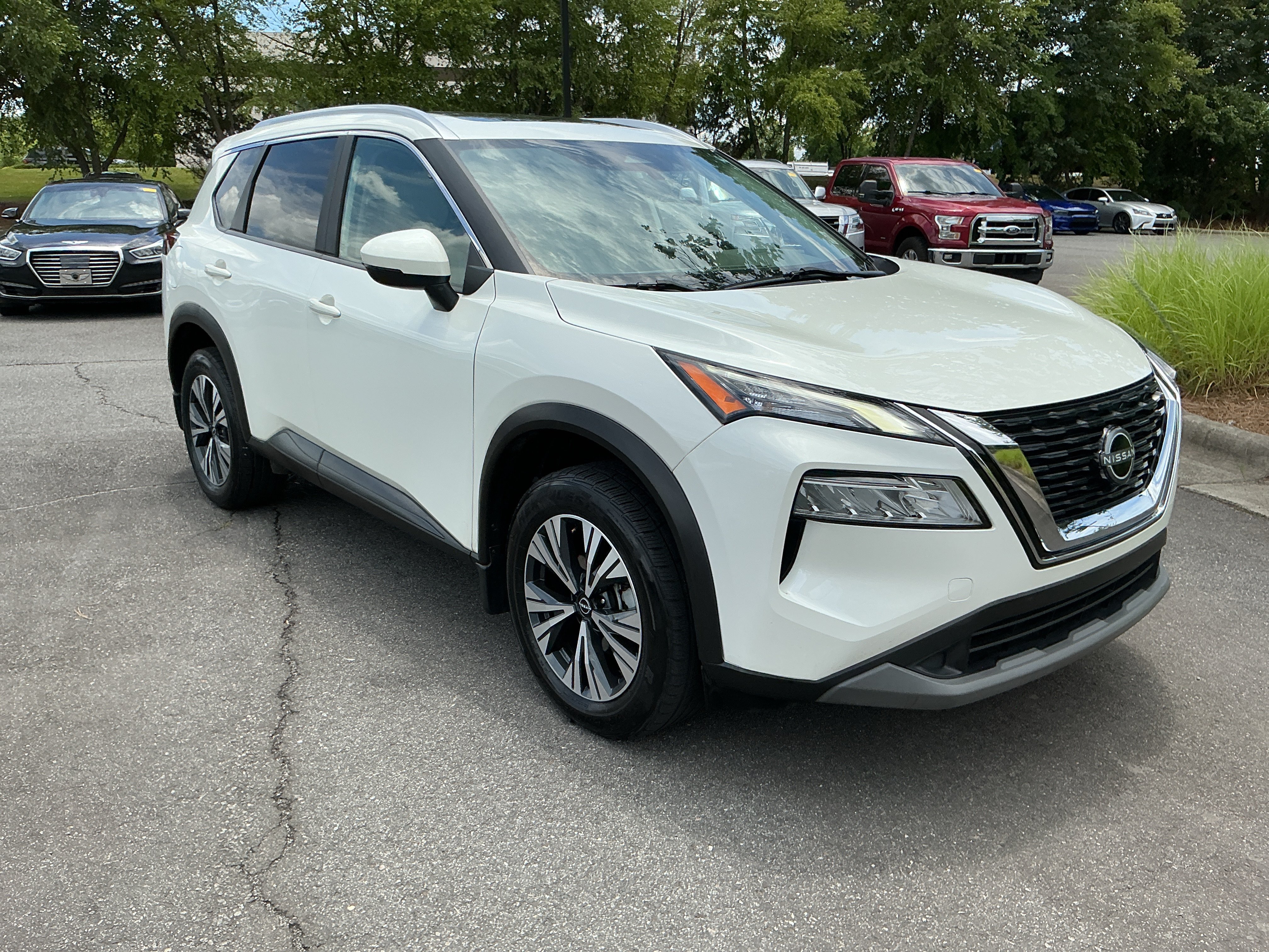 Used 2023 Pearl White Tricoat Nissan SV image 5