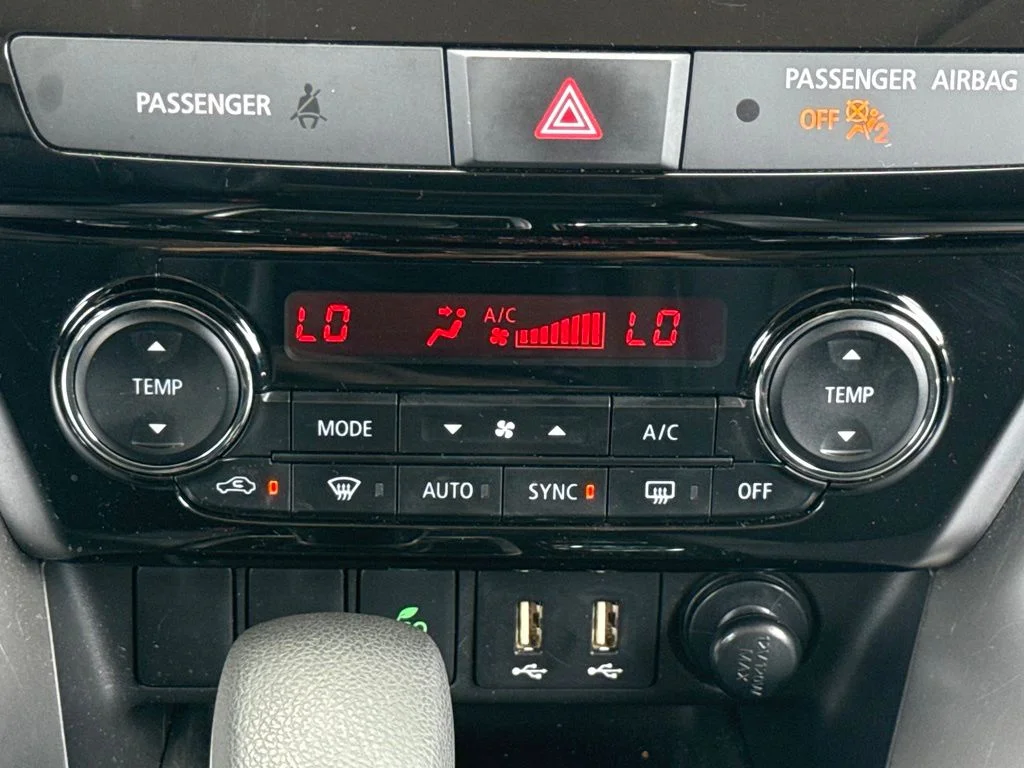 Used 2024 Blue Mitsubishi SE image 21