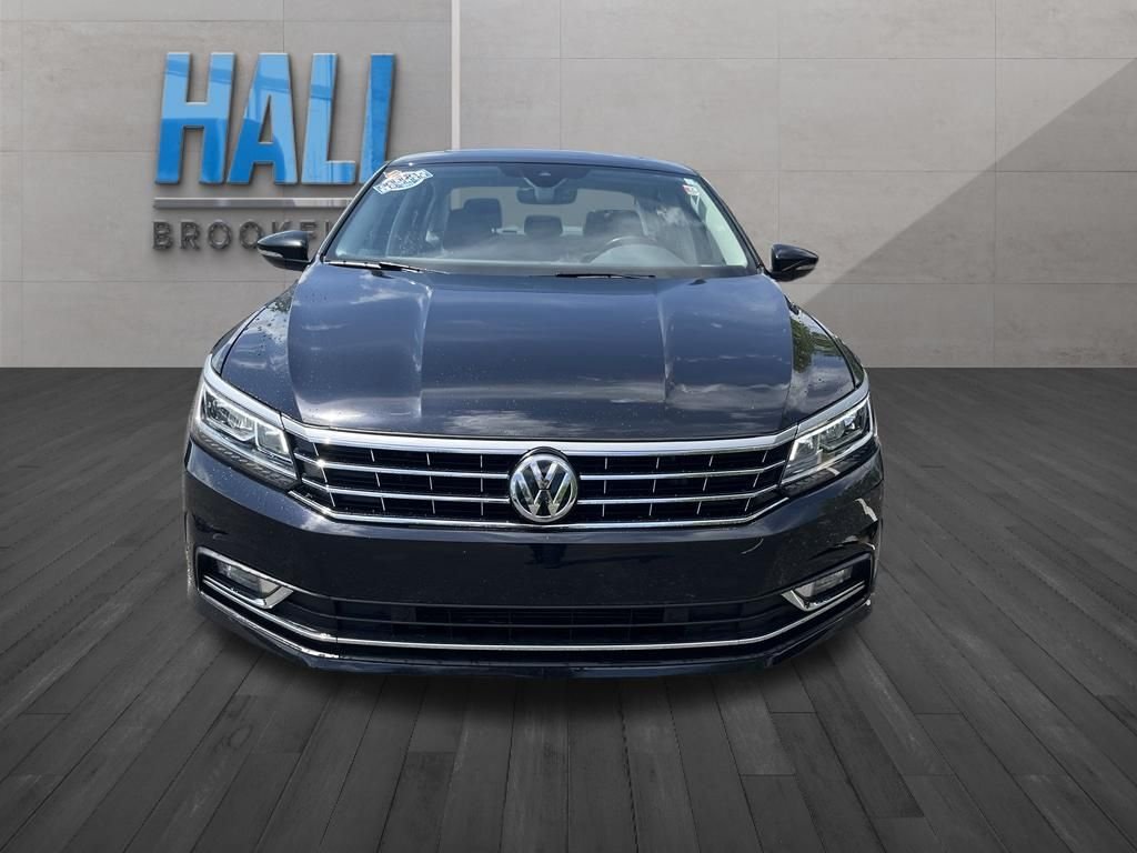 Used 2018 Black Volkswagen 2.0T SEL Premium image 8