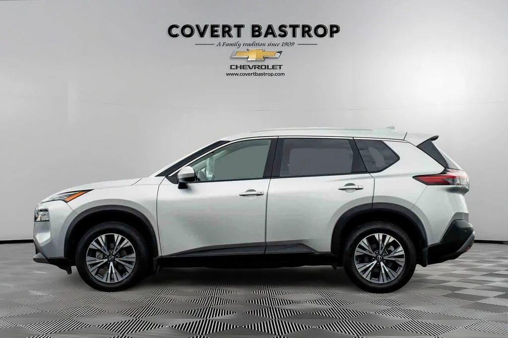 Used 2023 Silver Nissan SV image 2