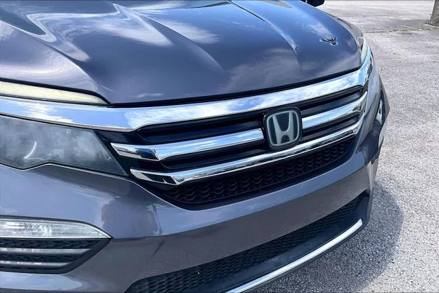 Used 2017 Modern Steel Metallic Honda Elite image 29