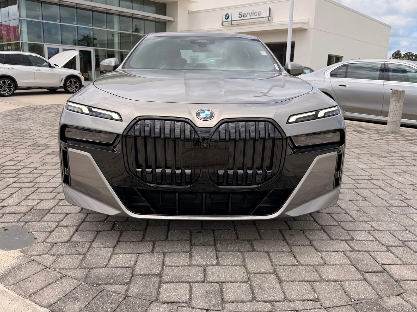 Certified Used 2023 Oxide Grey Met BMW 740i image 6