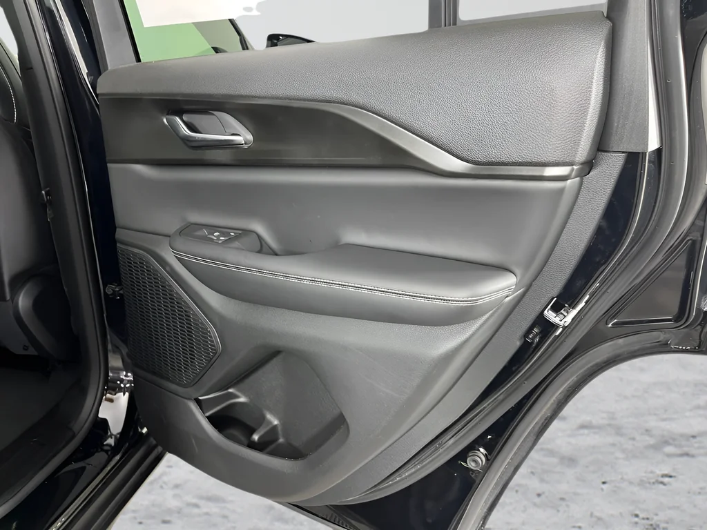 Used 2023 Black Jeep Altitude X image 21