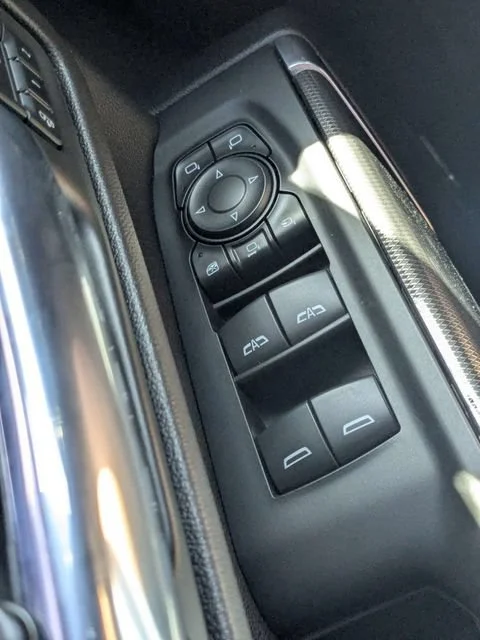 Used 2022 Summit White GMC AT4 image 23