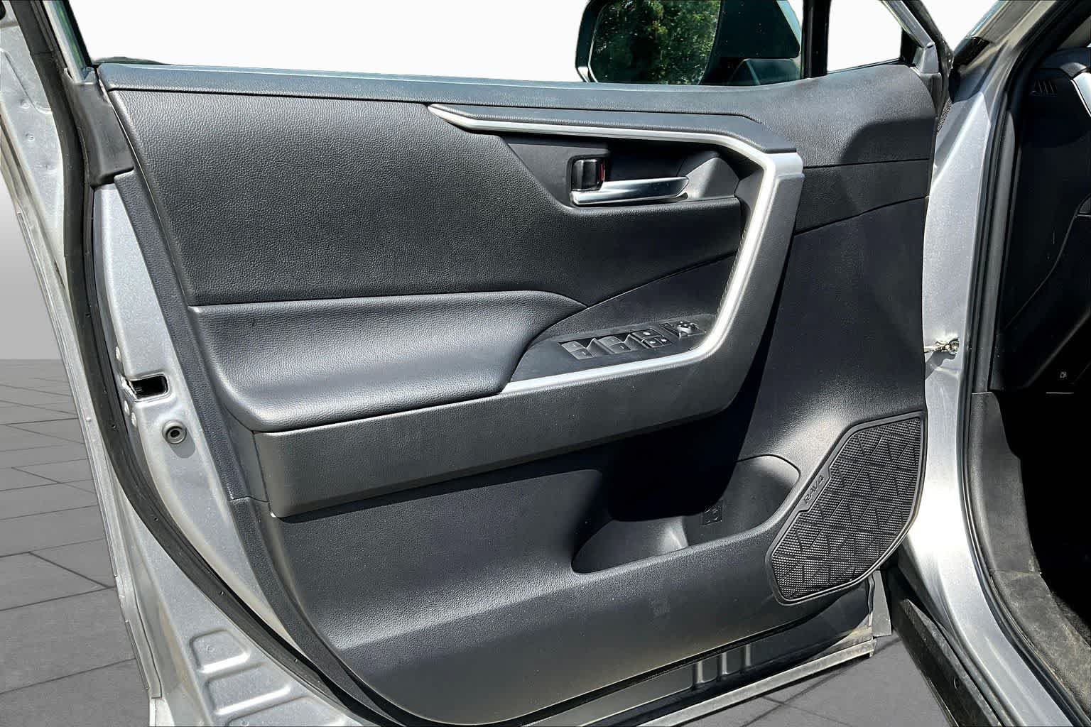 2022 Toyota RAV4 XLE - Photo 40