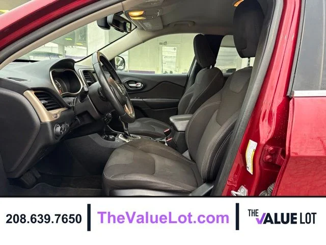 Used 2016 Red Jeep Latitude image 22