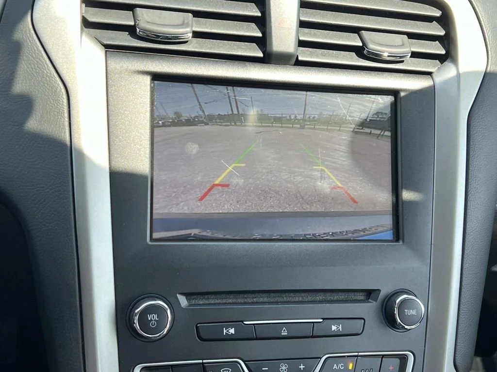Used 2016 Gray Ford SE image 18