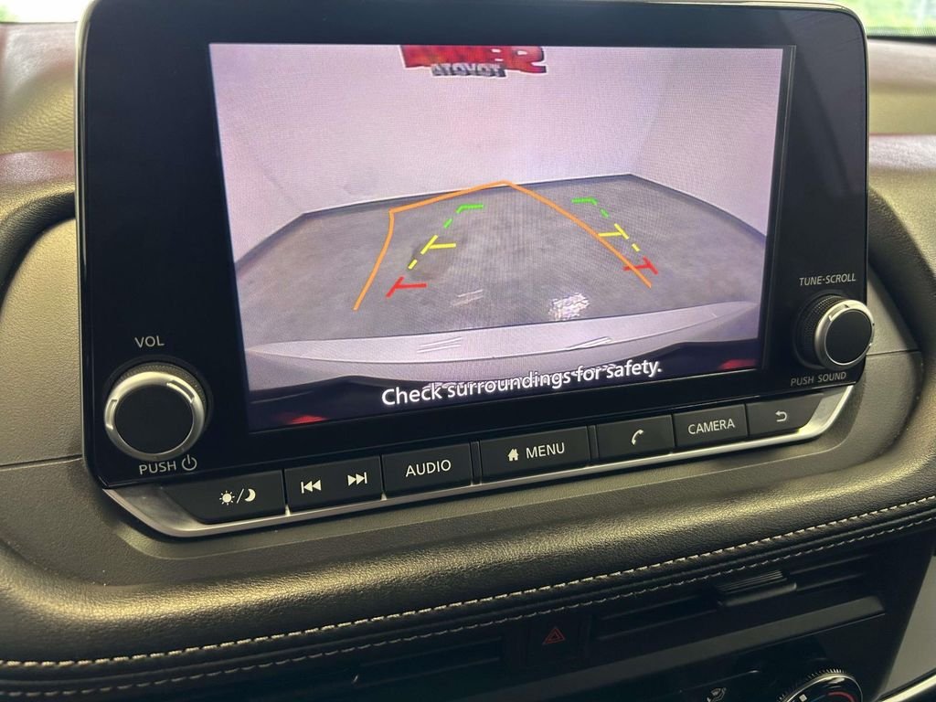 Used 2024 Silver Nissan S image 25