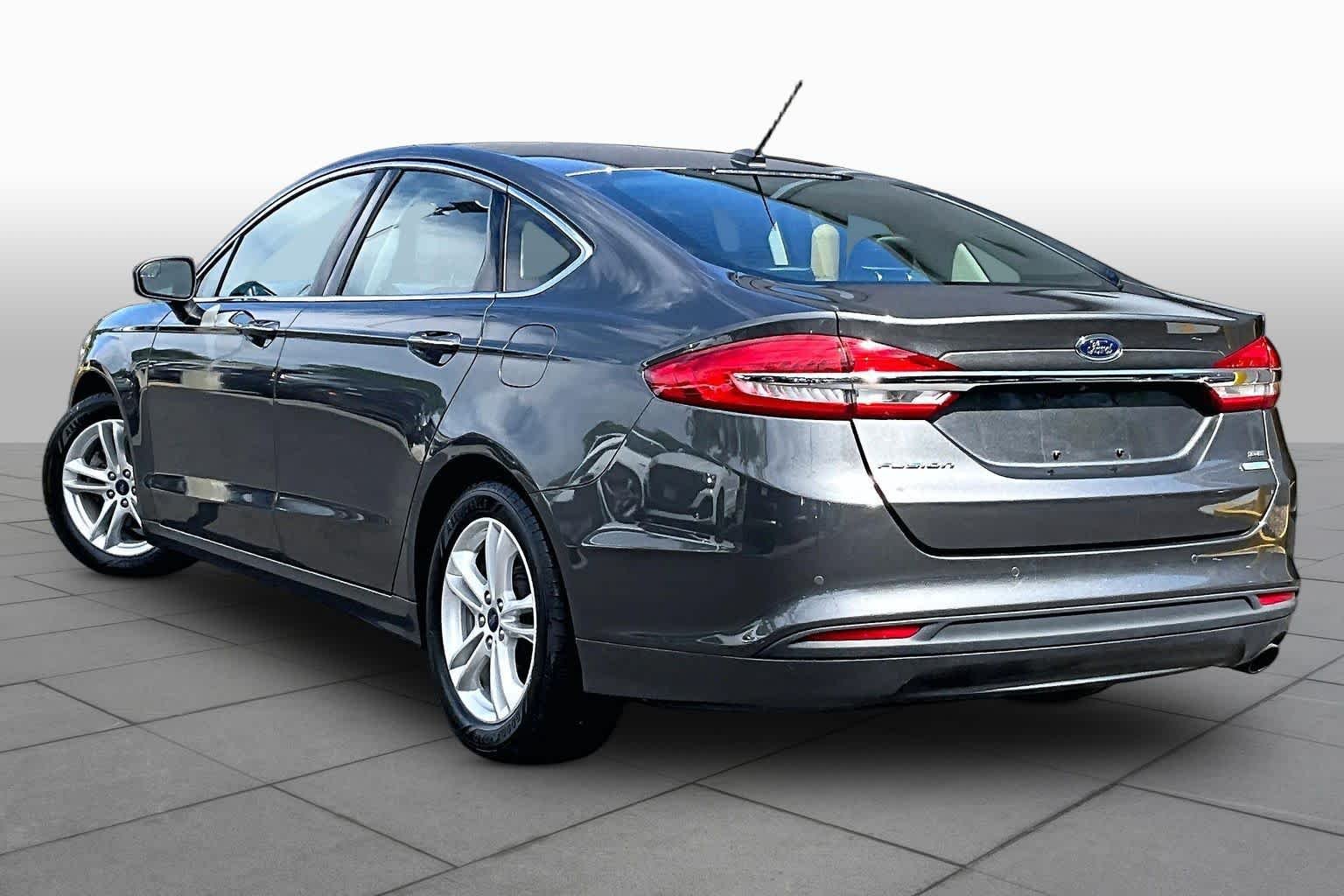 Used 2018 Magnetic Ford SE image 12