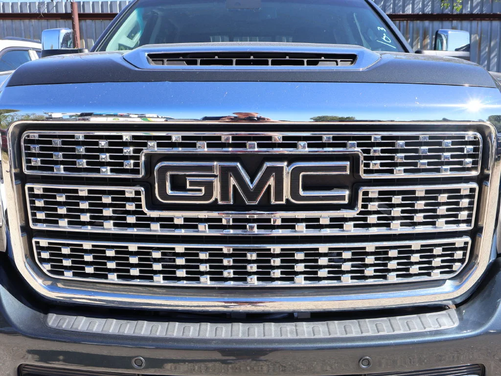 Used 2018 Gray GMC Denali image 18