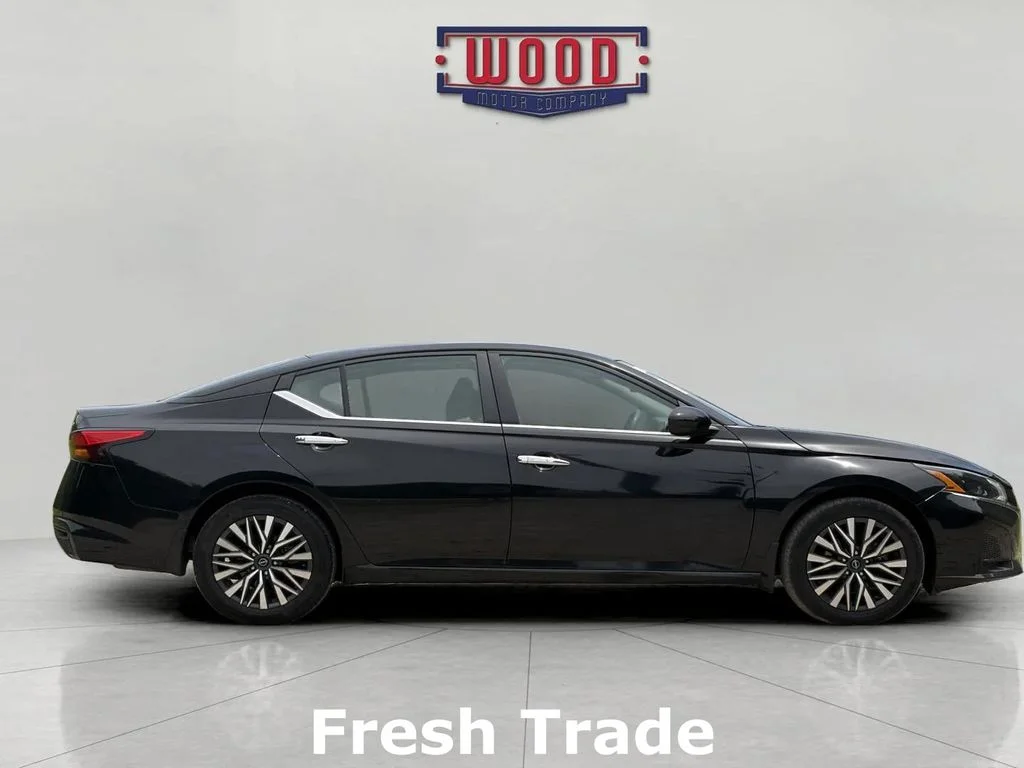 Used 2023 Super Black Clearcoat Nissan 2.5 SV image 2