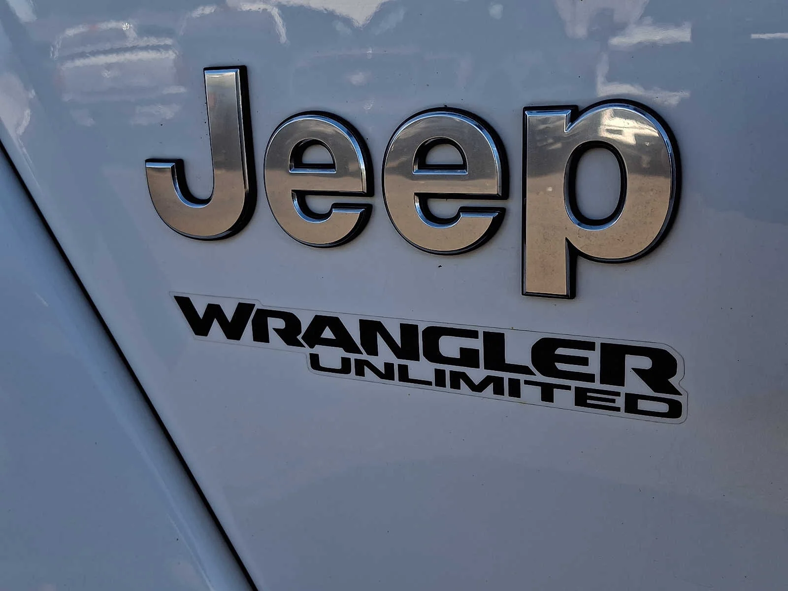 Used 2020 Bright White Clearcoat Jeep Sahara image 30