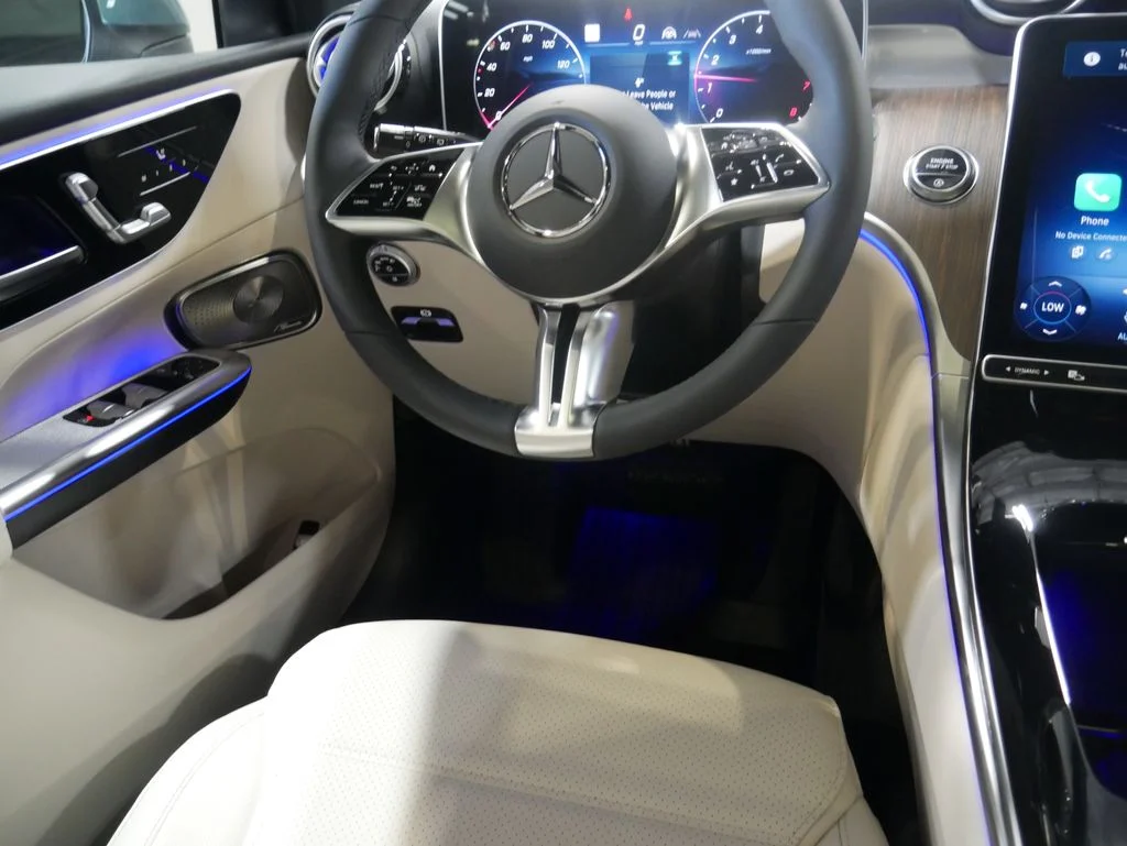 Certified Used 2026 Verde Silver Metallic Mercedes-Benz GLC 300 image 34
