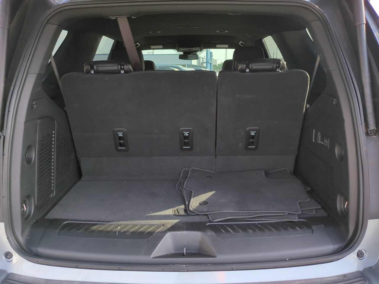 Used 2025 Sterling Metallic GMC Elevation image 13