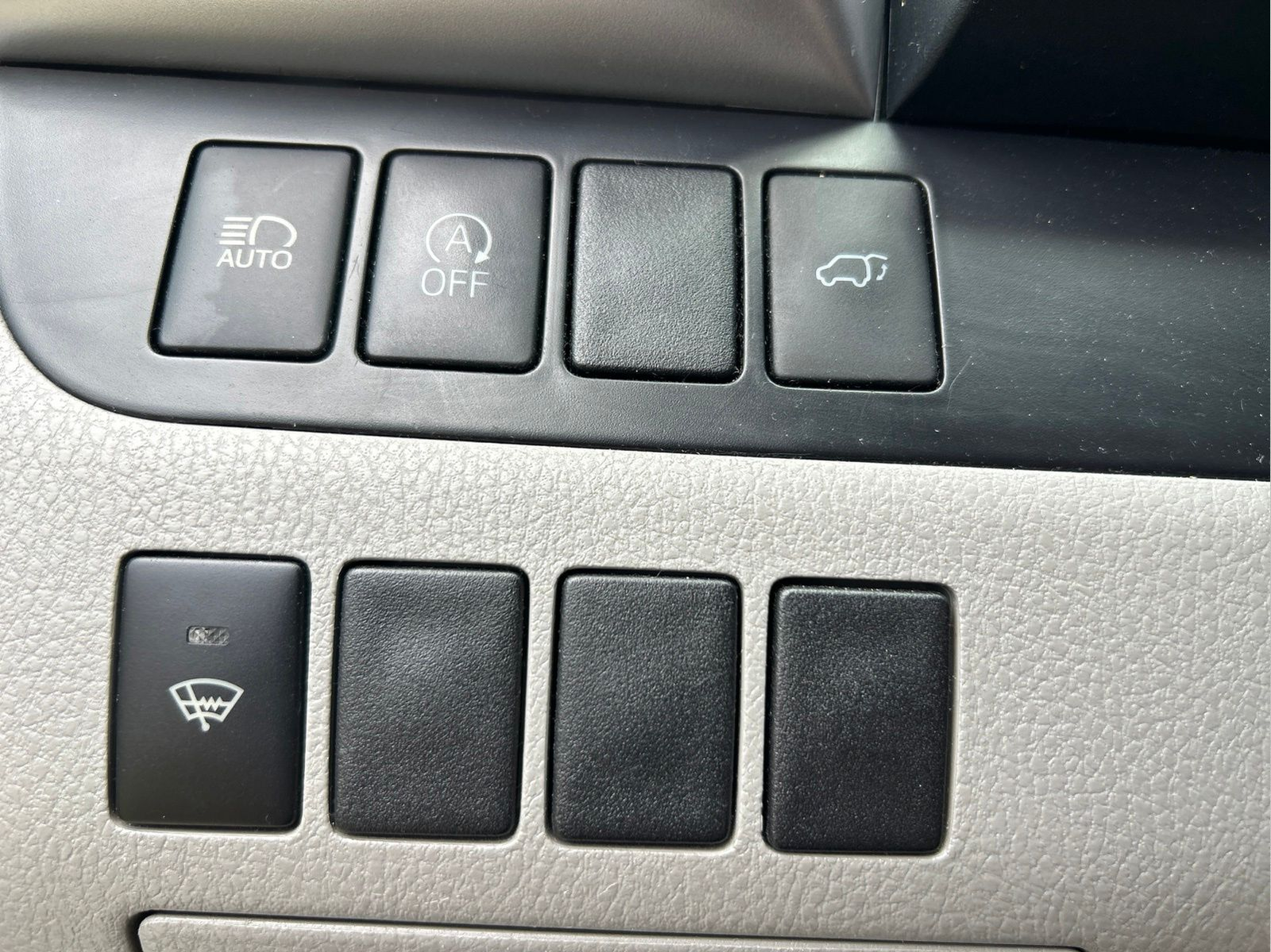 Used 2019 Gray Toyota LE Plus image 25