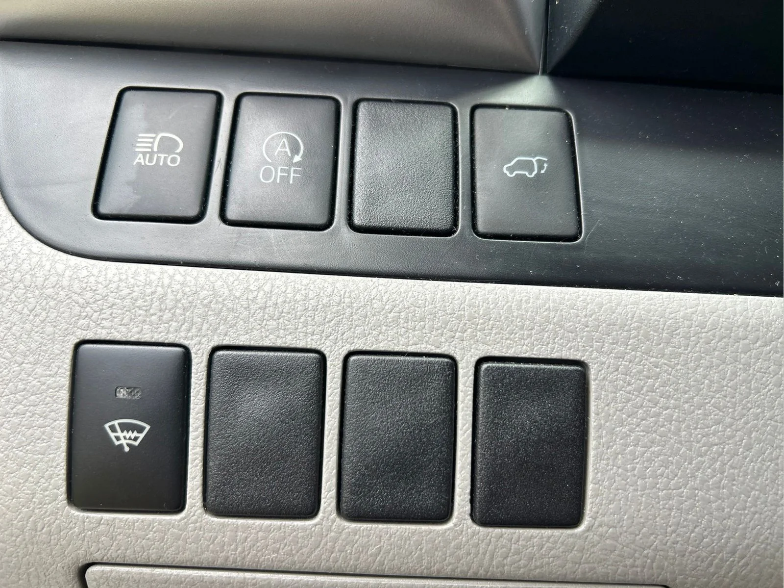 Used 2019 Predawn Gray Mica Toyota LE Plus image 25