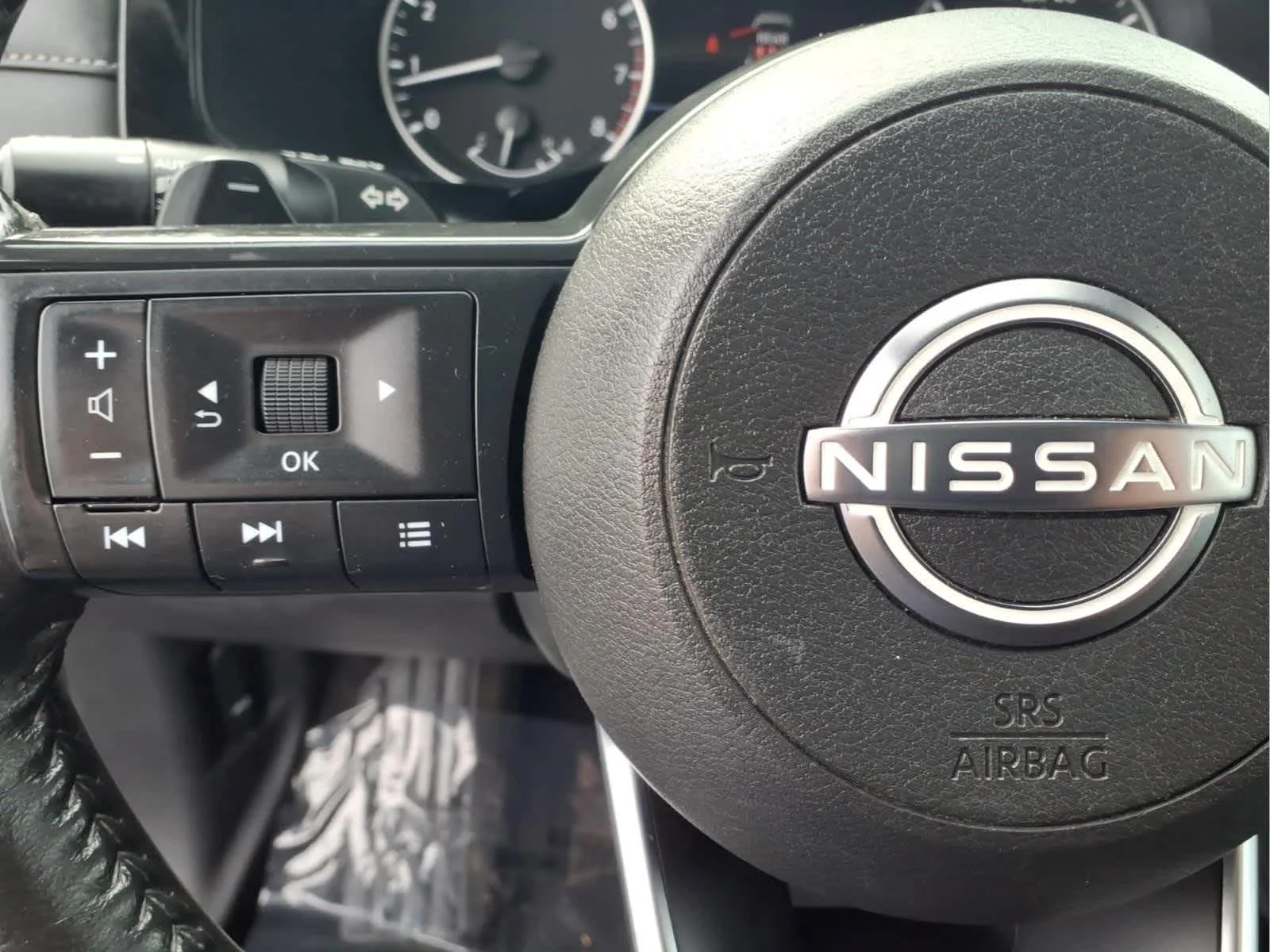 Used 2024 Deep Ocean Blue Pearl Nissan SV image 28