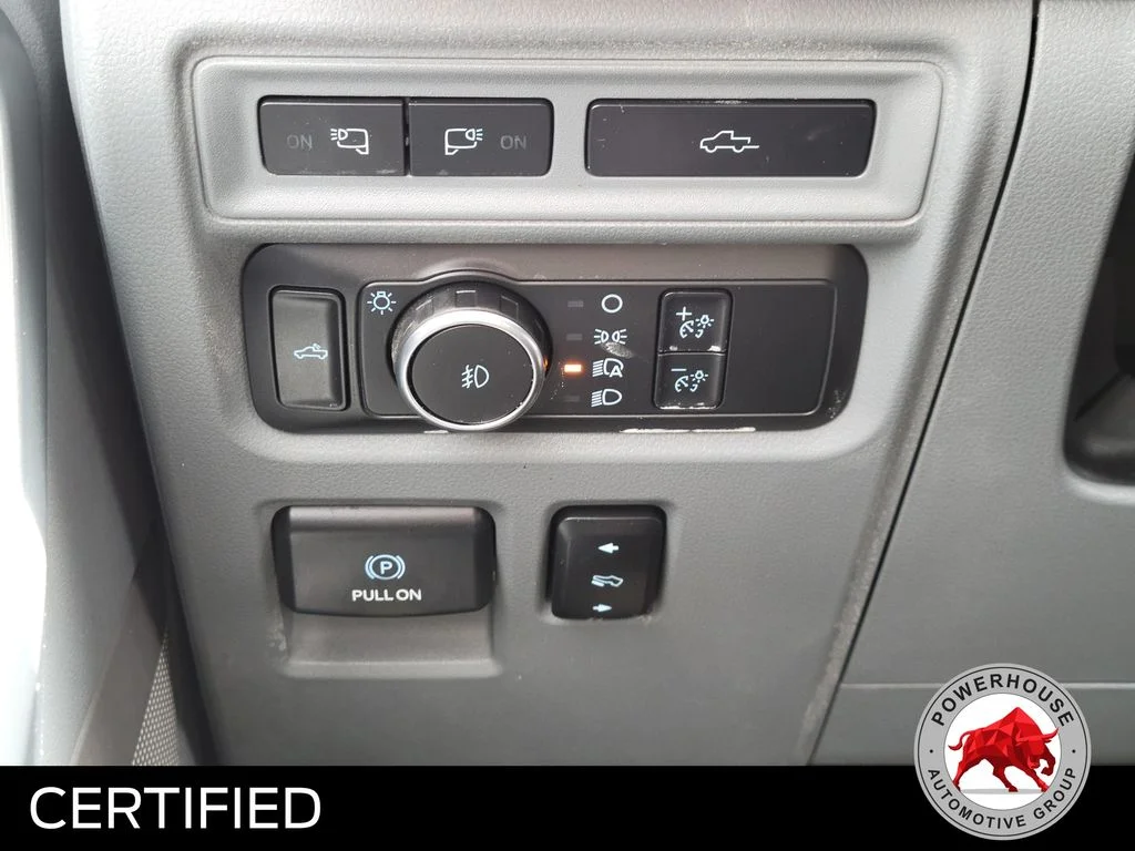Used 2022 White Ford Lariat image 27