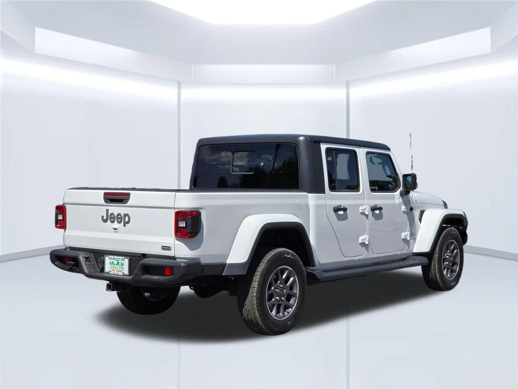 Certified Used 2020 White Jeep Overland image 20