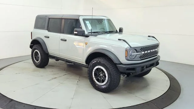 Used 2023 Gray Ford Badlands image 14