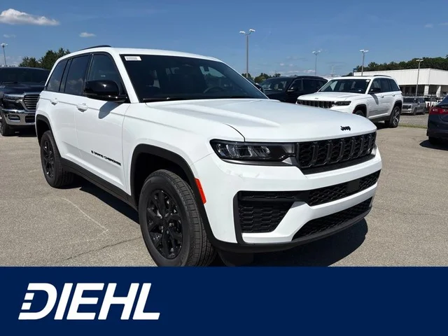 2026 Jeep Grand Cherokee Laredo Altitude
