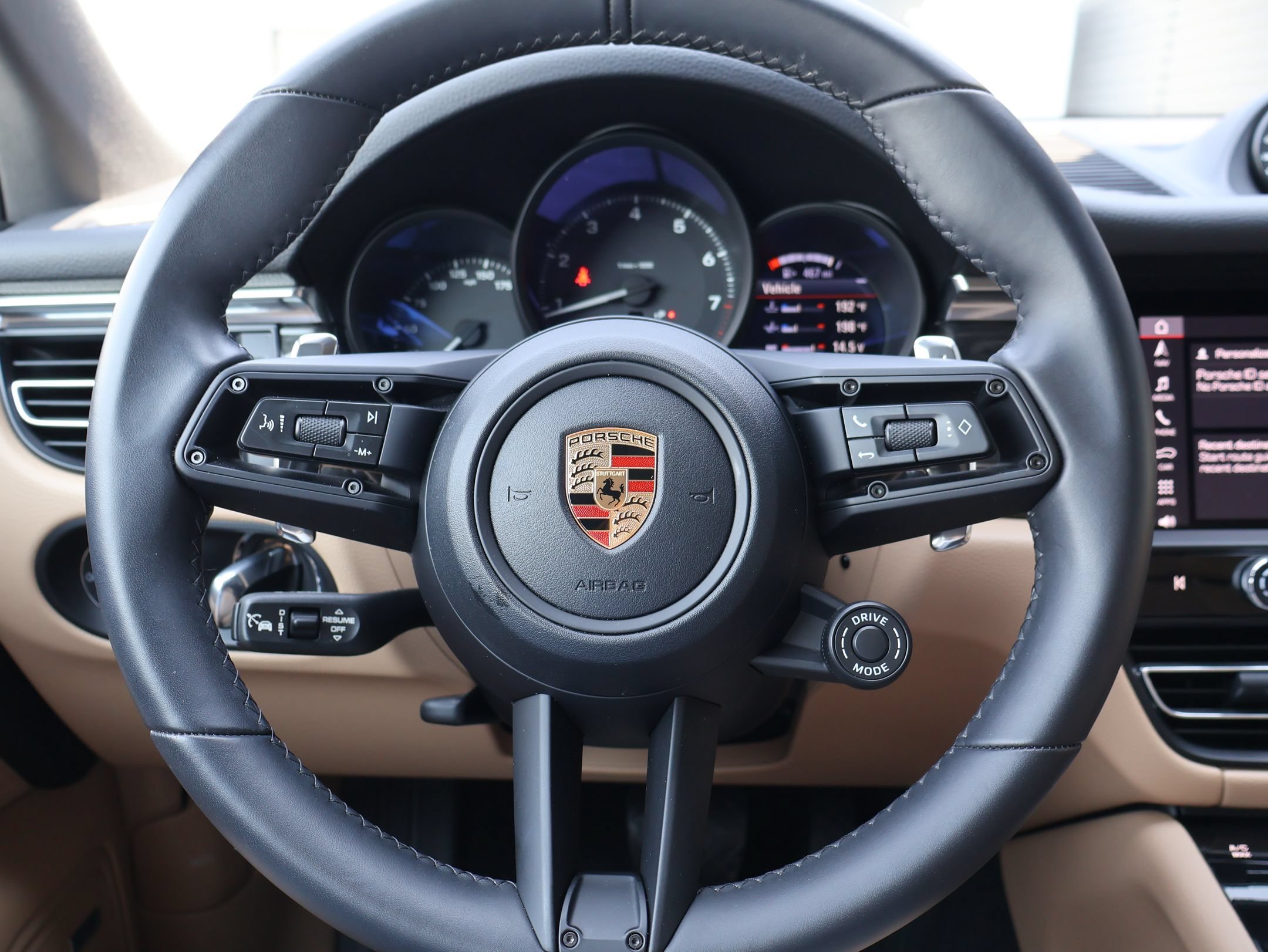 2026 Porsche Macan T - Photo 44