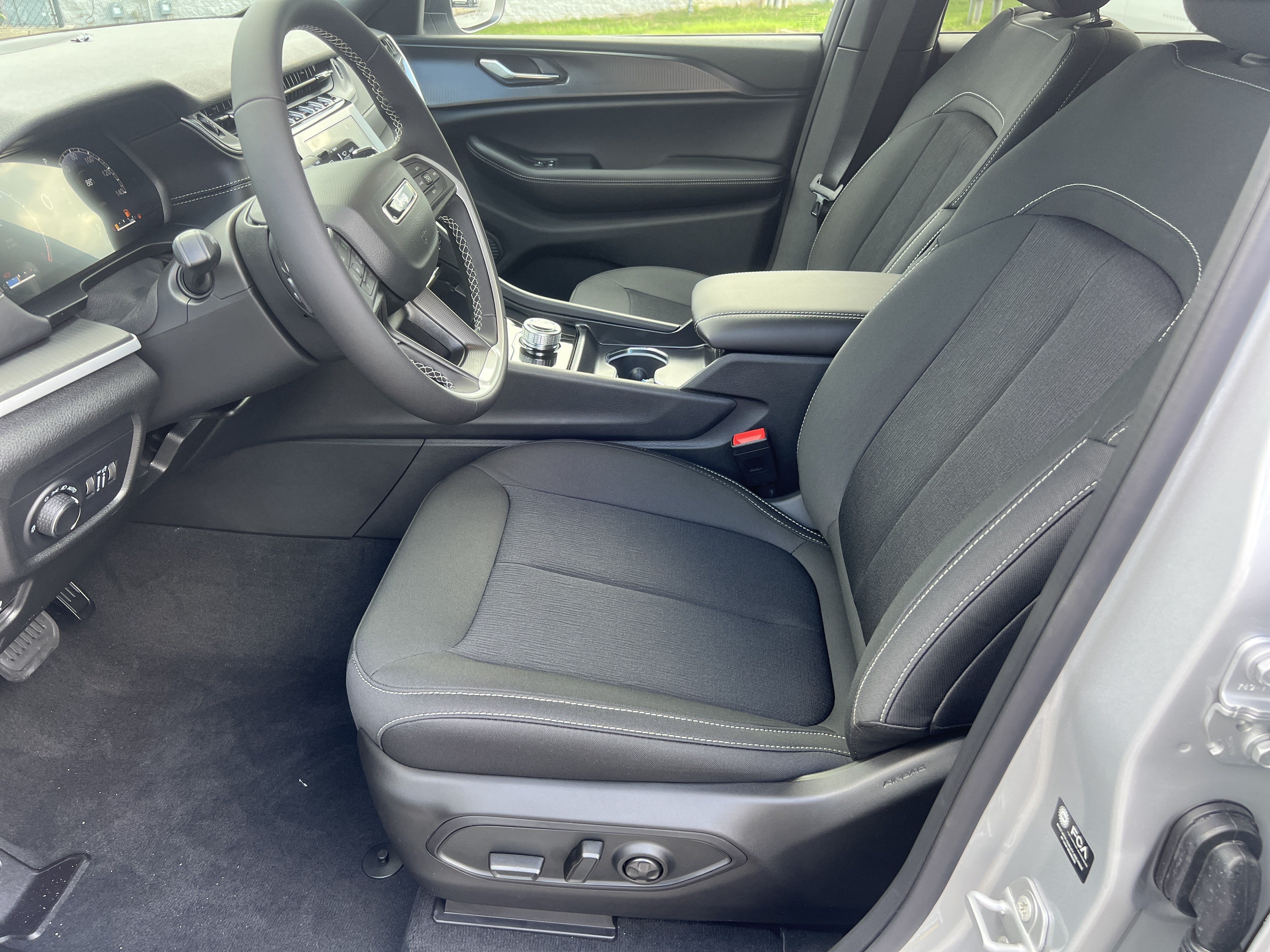 New 2026 Silver Zynith Exterior Paint Jeep Laredo image 11
