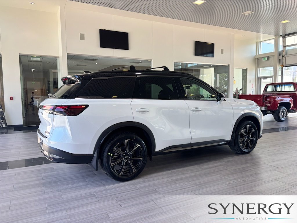 New 2027 2T RAD WHT INFINITI Autograph AWD image 36