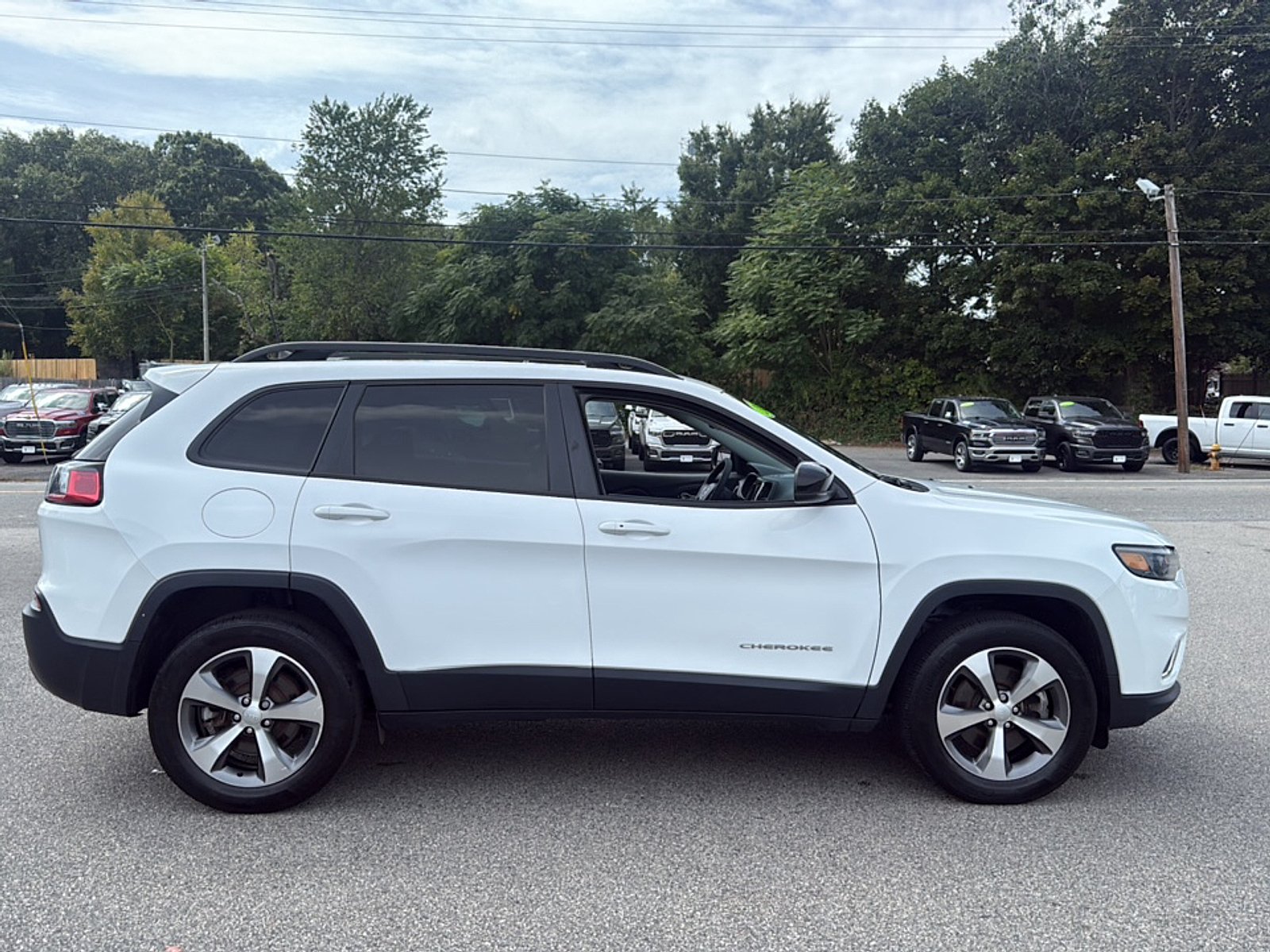 Used 2022 Bright White Clearcoat Jeep Limited 4x4 image 4