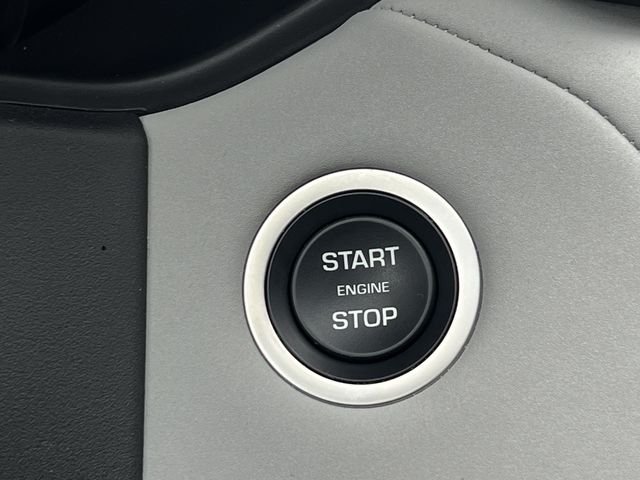 Used 2025 Fuji White Land Rover S image 25