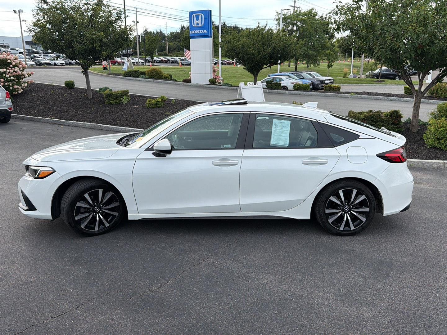 Used 2024 Platinum White Pearl Honda EX-L image 4