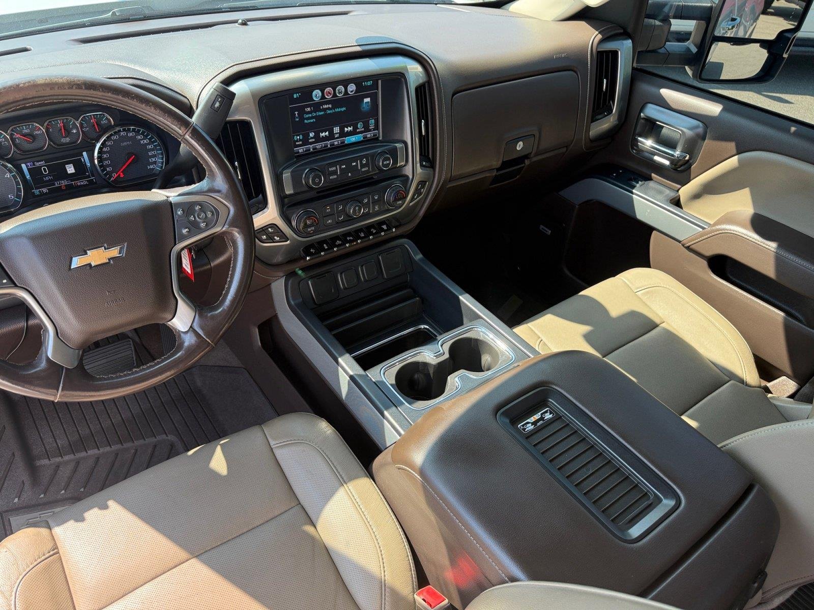 Used 2019 Iridescent Pearl Tricoat Chevrolet LTZ image 4