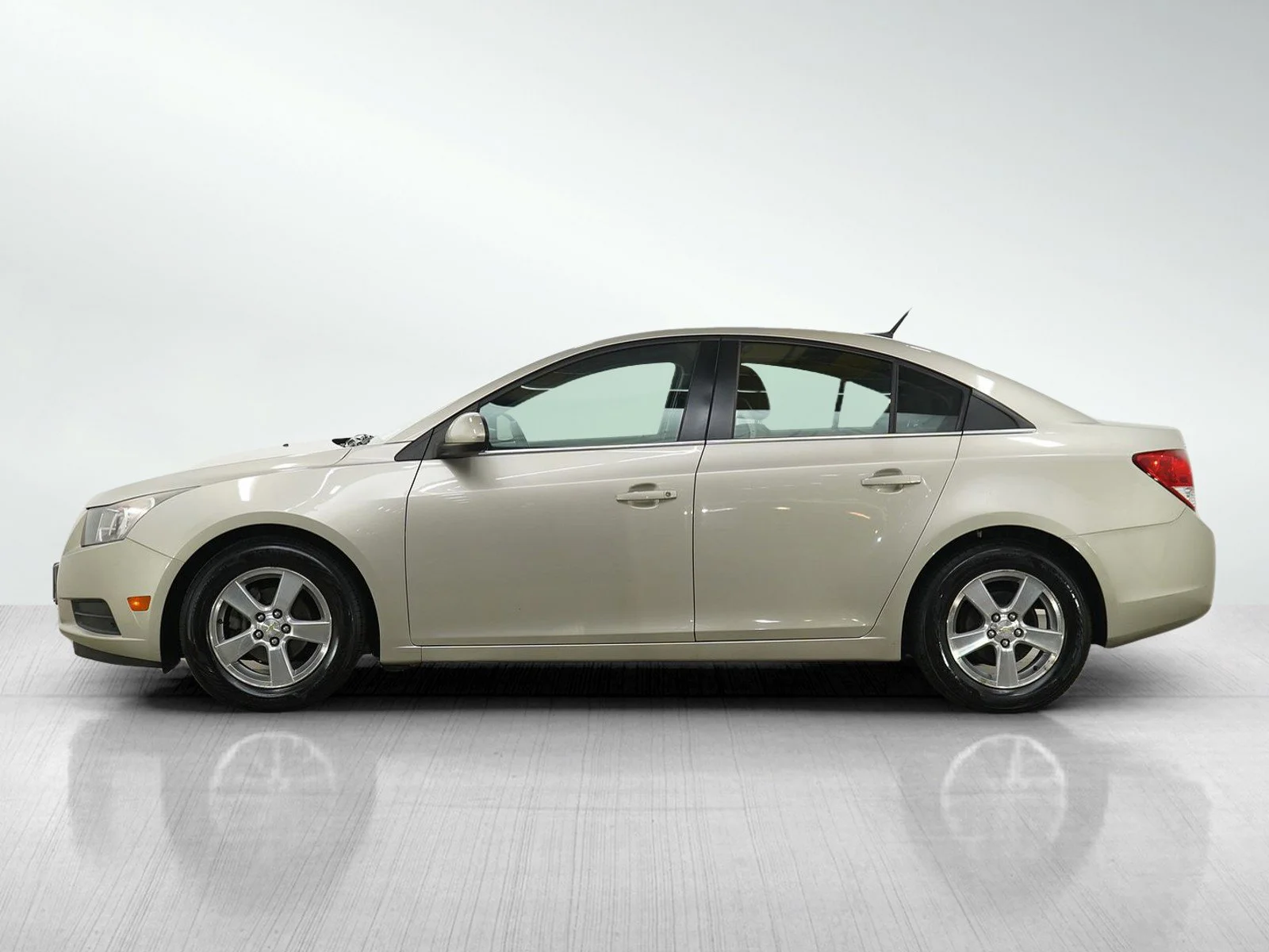 Used 2013 Chevrolet Cruze 1LT with VIN 1G1PC5SB0D7216115 for sale in Minneapolis, Minnesota
