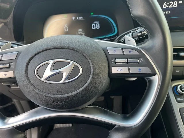 Used 2025 White Hyundai SEL image 22