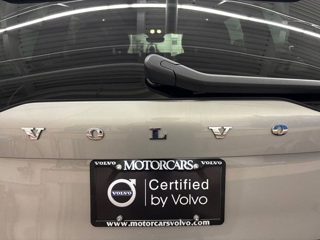Certified Used 2023 Silver Volvo B6 Plus 7-Seater image 32