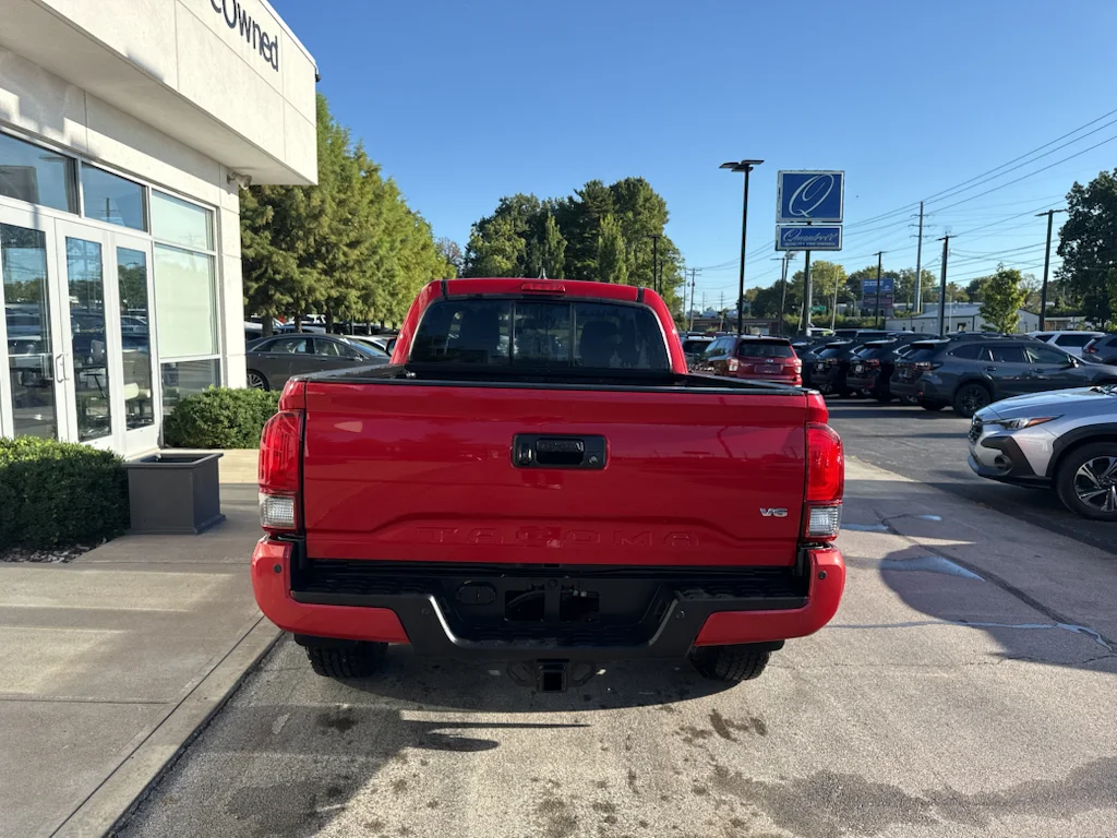 Used 2018 Red Toyota SR5 image 4