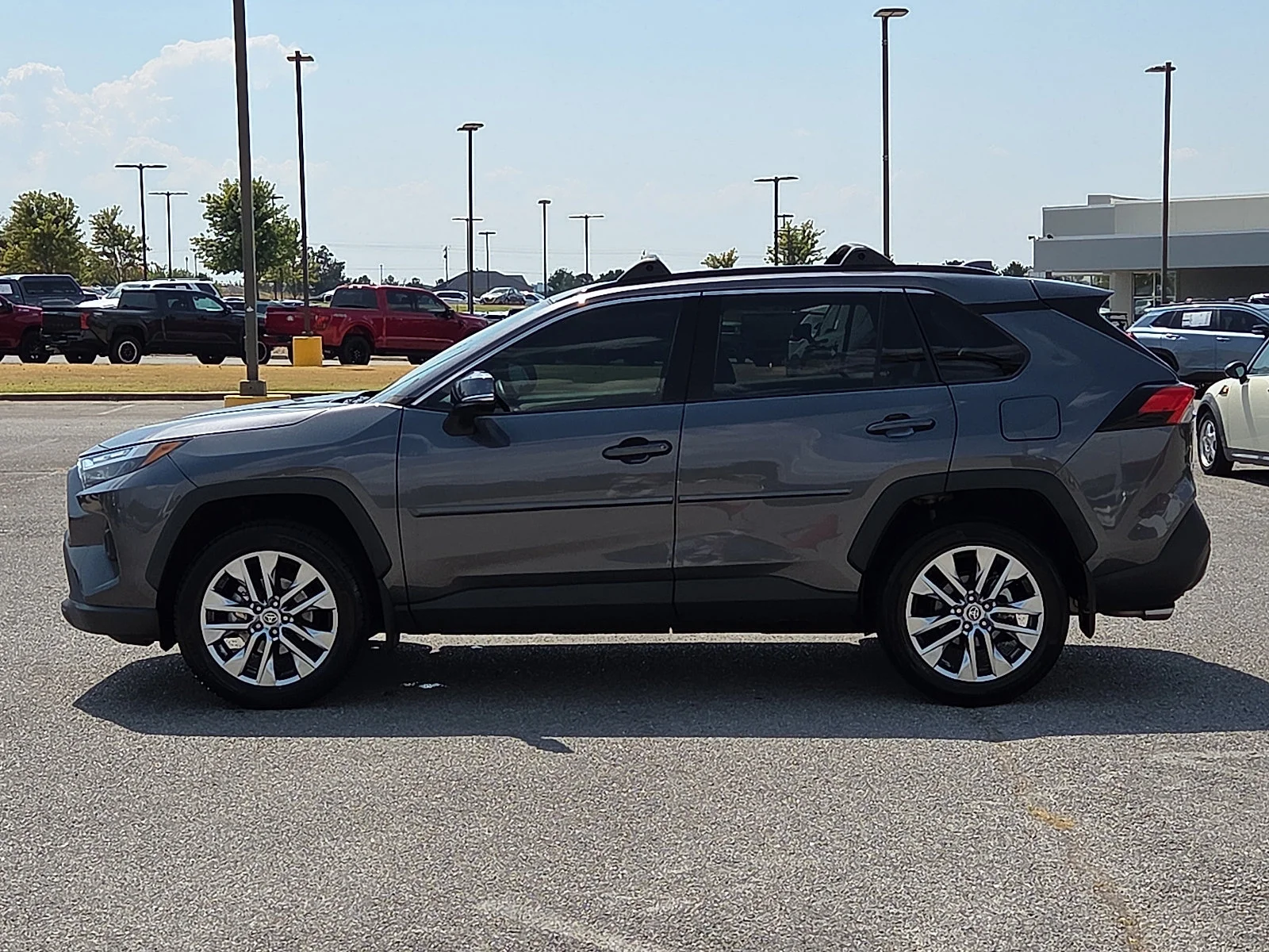 Used 2022 Magnetic Gray Metallic Toyota XLE Premium image 3